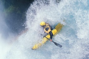 多米体育官网-Uzi归来即巅峰，沉默杀神一剑封喉，独行侠主场万人沸腾